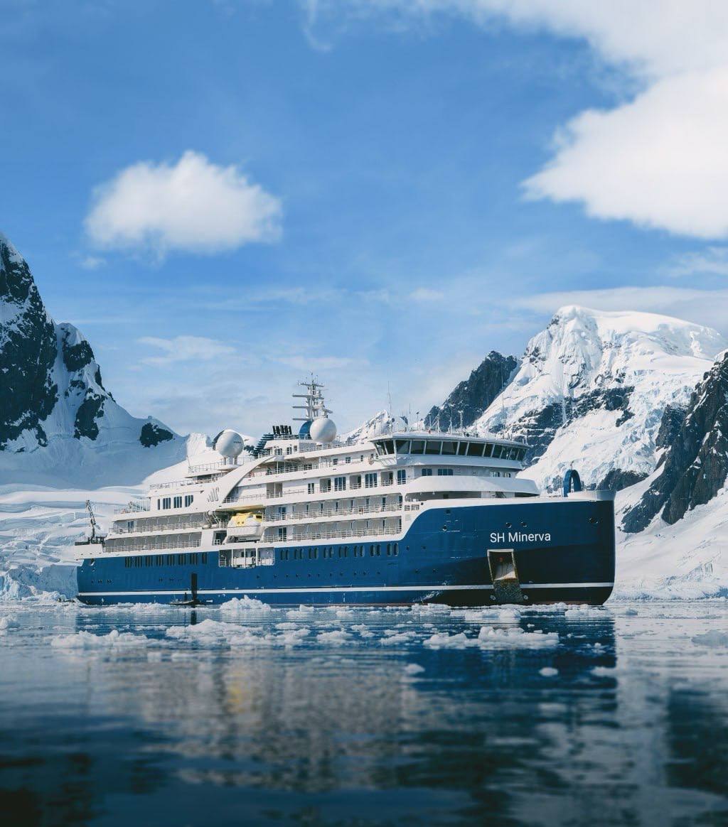Expedition ship among the ice